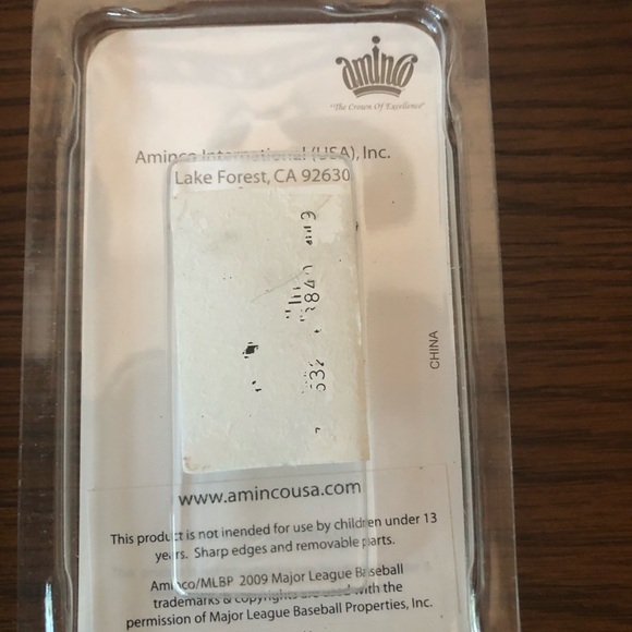 NWT/New In Box Boston Red Sox Women’s Team Logo Dangle Earrings - Picture 2 of 2